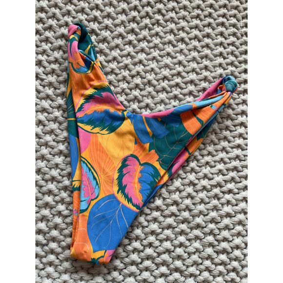 Skatie• ‘Suzanne’ Bikini Bottoms in BANZAI - Picture 3 of 14